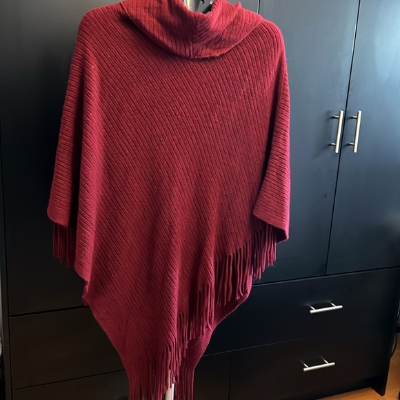 Burgundy Poncho - Picture 6 of 6